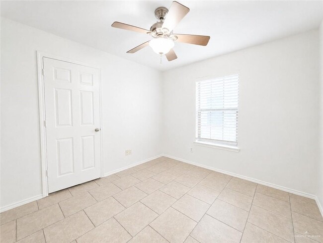 Building Photo - 12 Oasis Dr