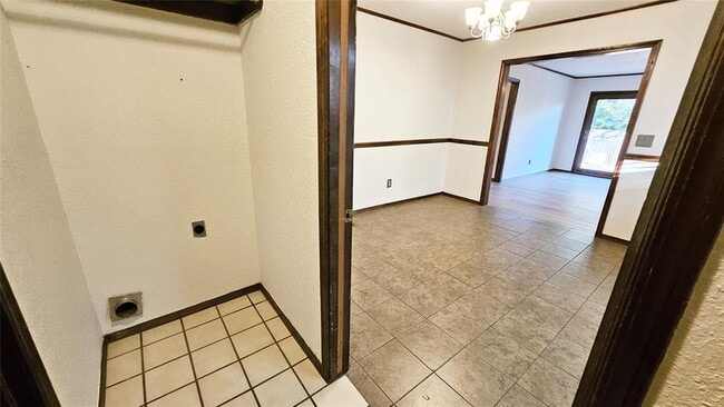 Building Photo - 211 Redbud St