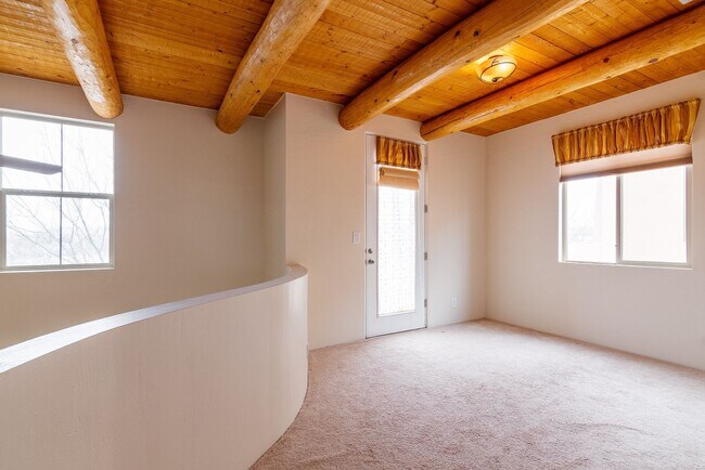 Building Photo - 7 E Saddleback Mesa