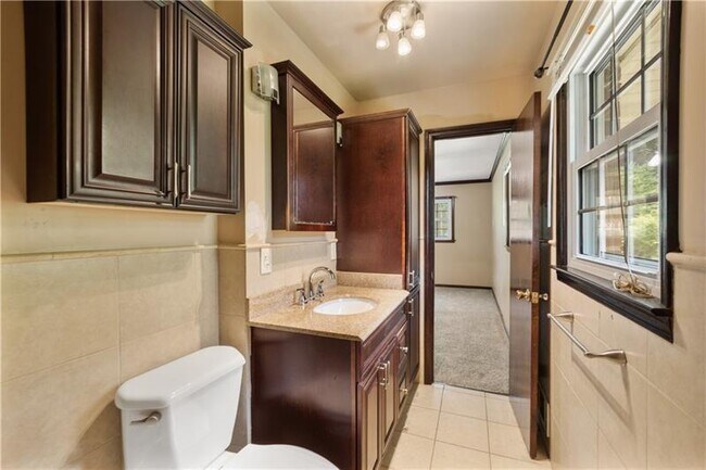 Building Photo - 3082 Briarleaf Dr