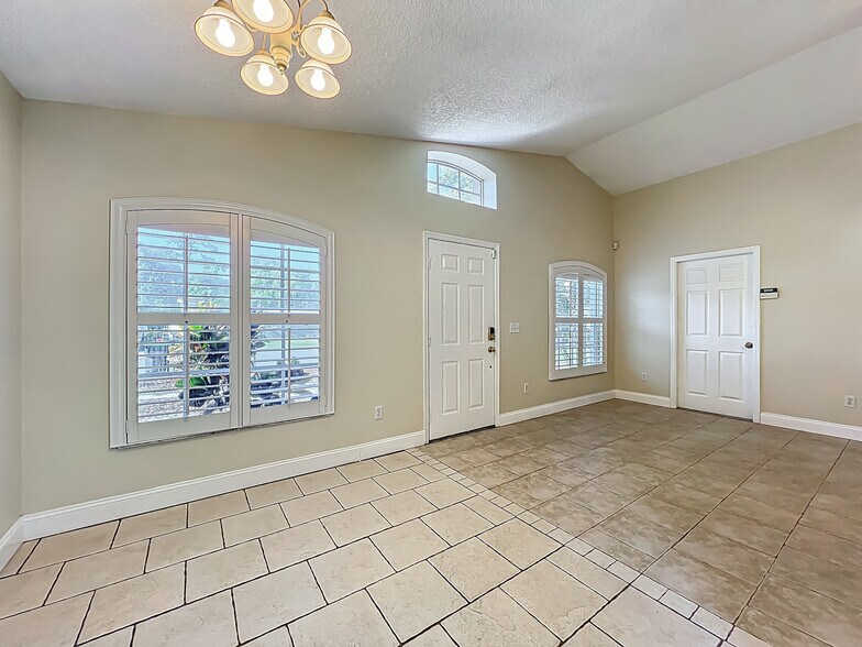 Building Photo - 1115 Naples Dr