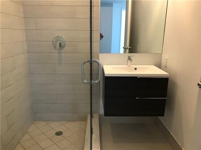 Building Photo - 9940 W Bay Harbor Dr