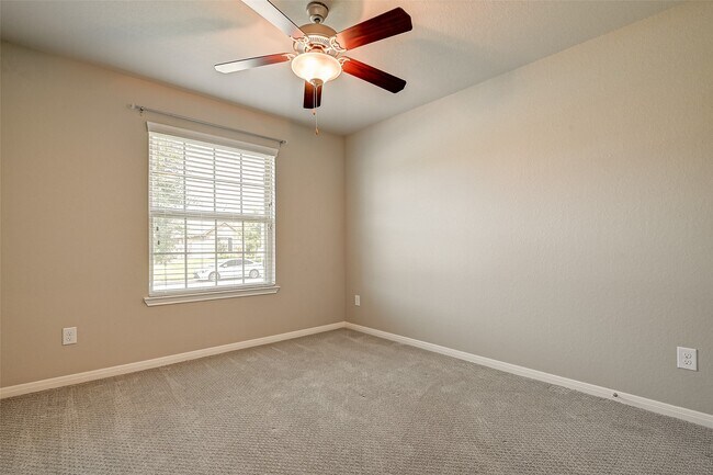 Building Photo - 18118 Van Berkel Ln