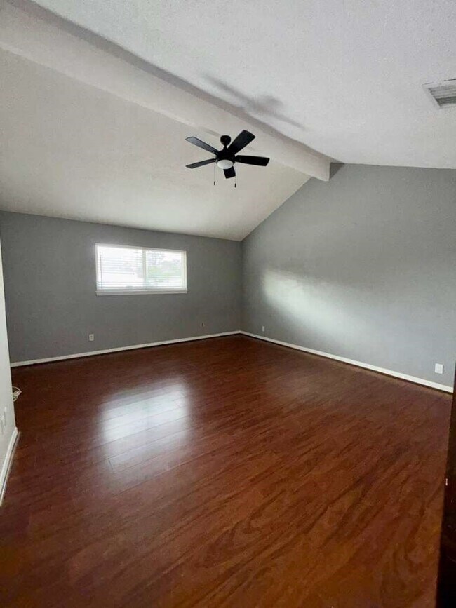 Building Photo - 9353 Westwood Village Dr