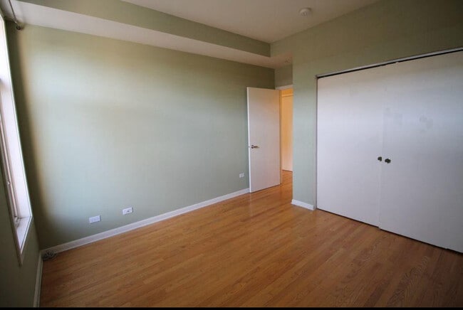 Building Photo - 915 S Oak Park Ave