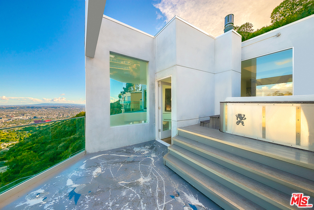 Building Photo - 2183 Sunset Plaza Dr