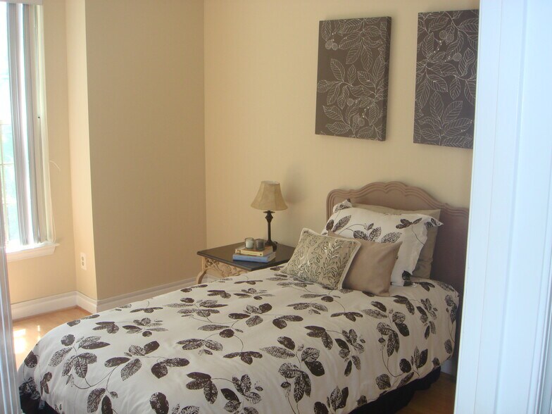 Second bedroom - 5917 Barbados Pl