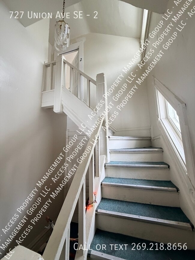 Building Photo - 727 Union Ave SE