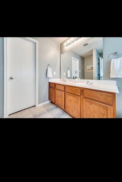 Building Photo - 9841 Carter Dr