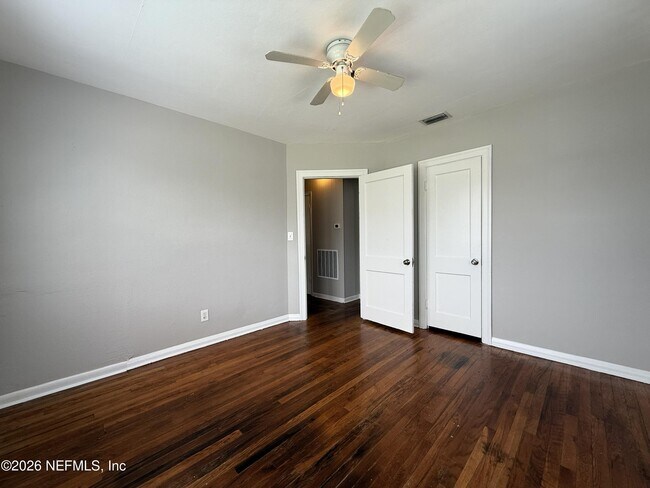 Building Photo - 843 Mackinaw St