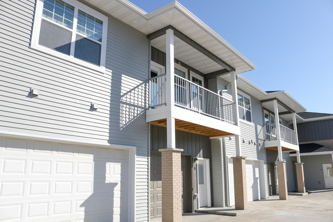 Building Photo - Maple Wood Townhomes