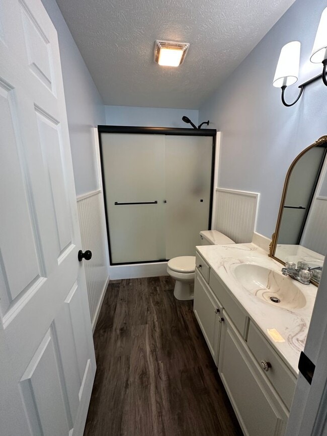 Building Photo - 3 Bedroom 2 Bath Home In Valpo