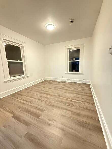 Building Photo - 242 4th Ave