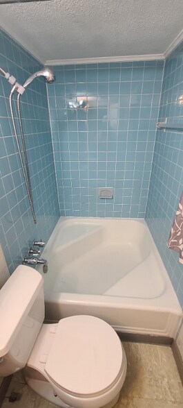 Building Photo - 261 Sunnyside Ave