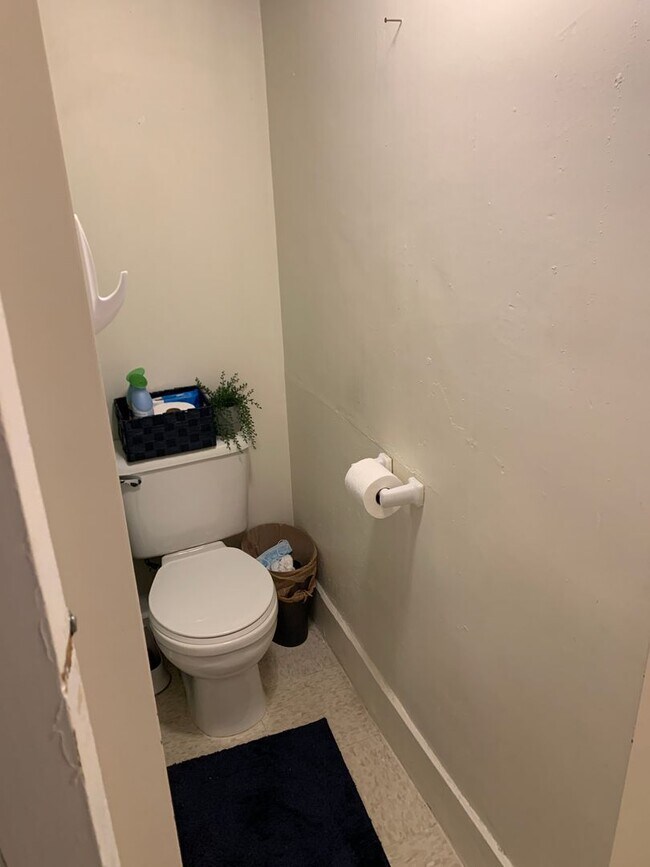 Building Photo - Chang Duplex