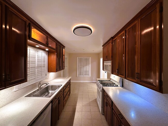 Building Photo - 5639 E Spring St