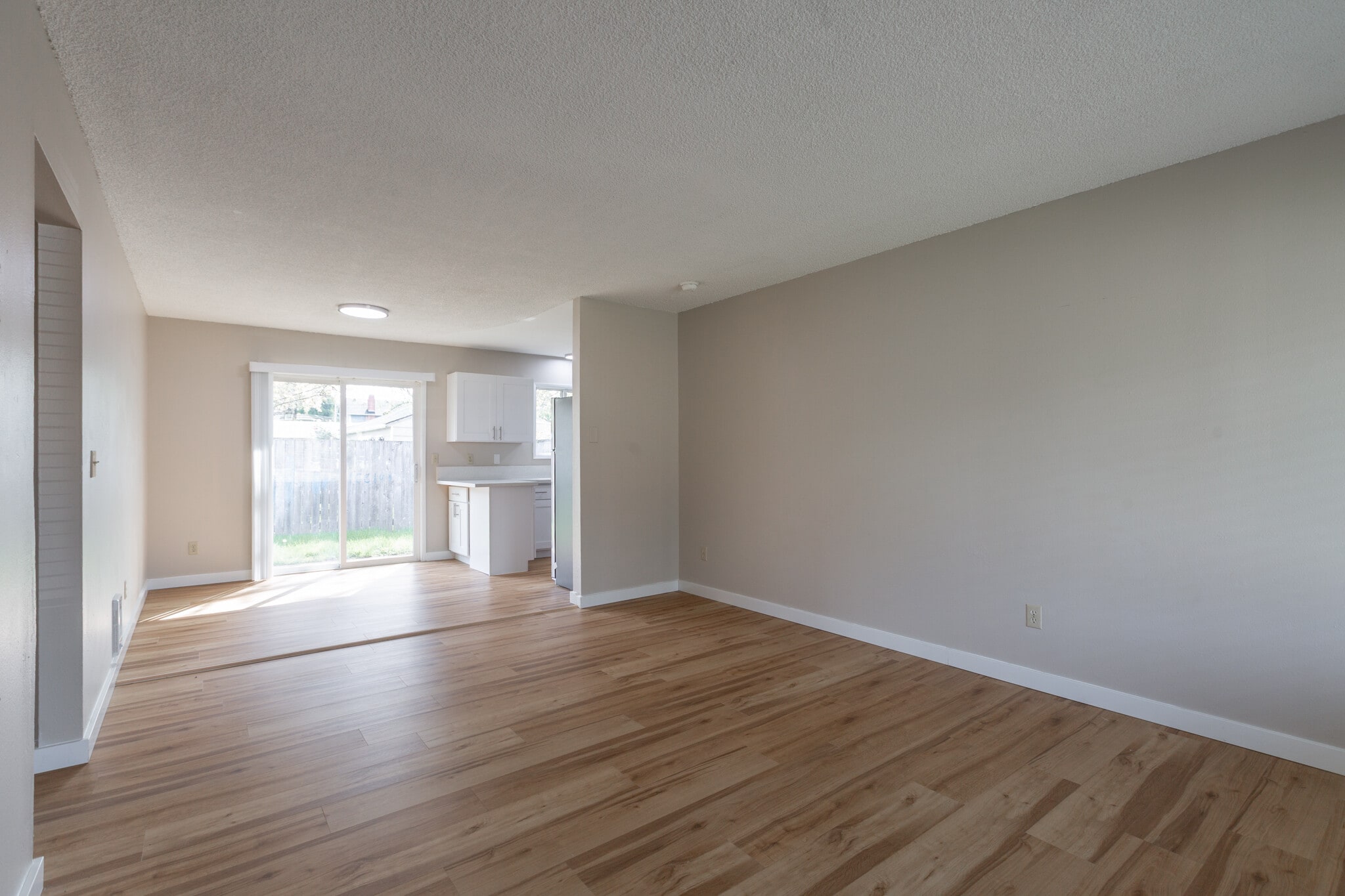 Building Photo - 110 SW Fleishauer Ln