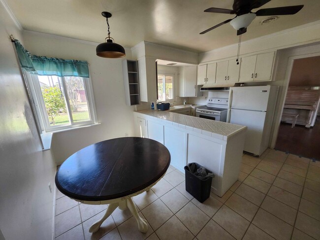 Building Photo - Cozy North Hanford Home for Rent – Spaciou...