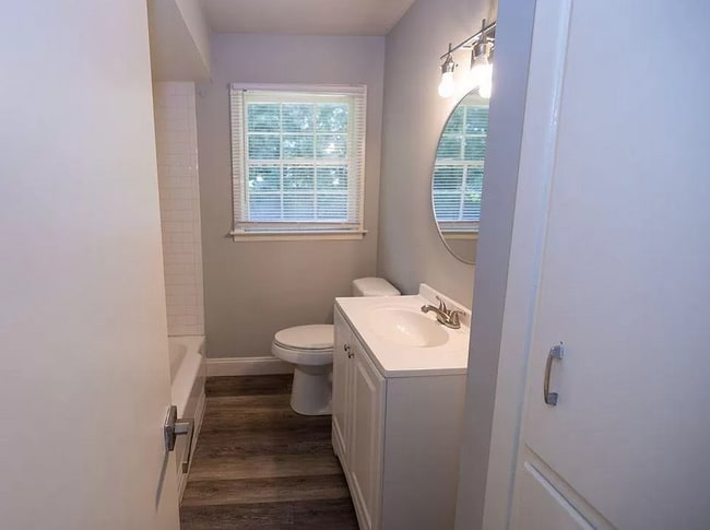 Building Photo - Beautiful home available today!