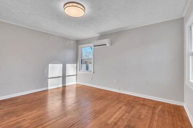 Building Photo - AMAZING LEASE SPECIAL!!!!...Freshly Updated 2BR / 1BA Single-Level Duplex $1175/mo rent***