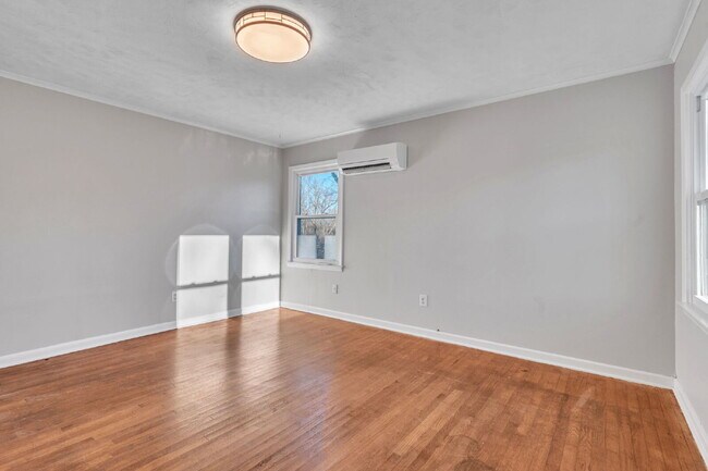 Building Photo - Freshly Updated 2BR / 1BA Single-Level Duplex $1125/mo rent