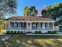 Building Photo - 301 E Cedar St