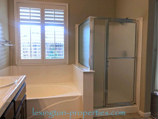 Building Photo - Stunning, 3 Bed, 2 Bath, +Office, Home near Gayaldo Park in Rocklin!