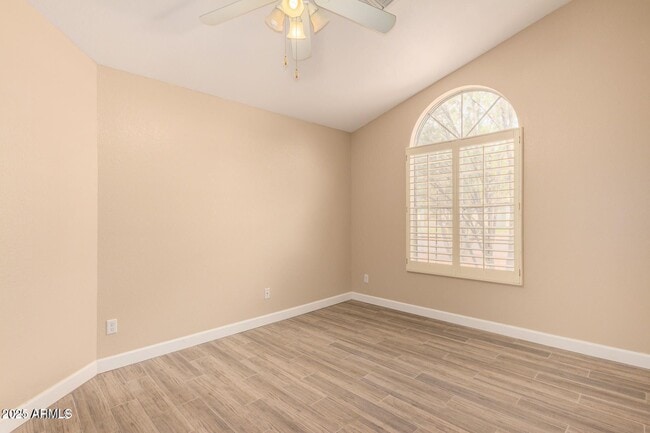 Building Photo - 3013 E Bluefield Ave