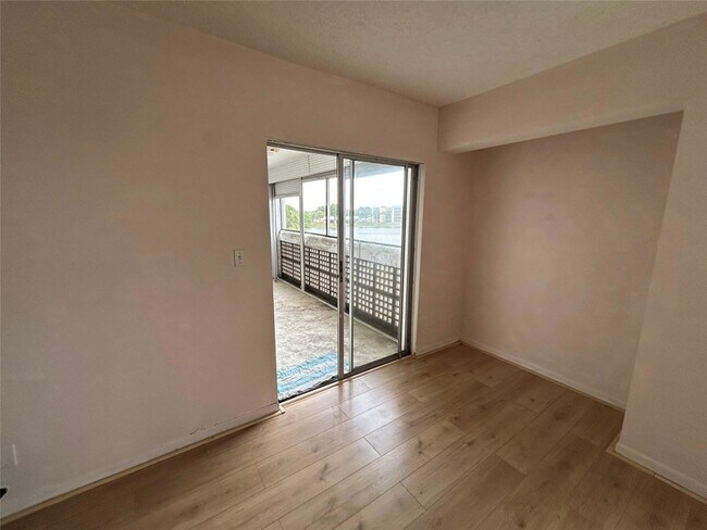 Building Photo - 3301 Spanish Moss Terrace