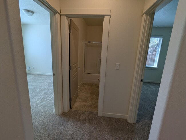 Building Photo - 3667 SW Pumice Stone Ave