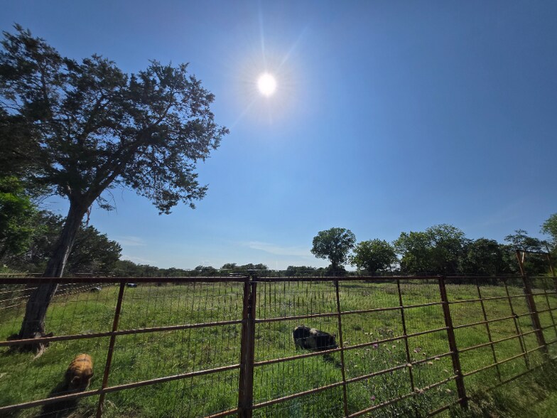 Building Photo - 606 Blessing Ranch Rd