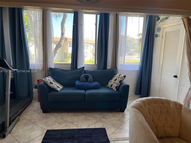 Building Photo - 752 Lori Dr