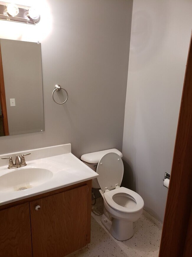 Building Photo - 3 Bed 2 Bath Spacious home!