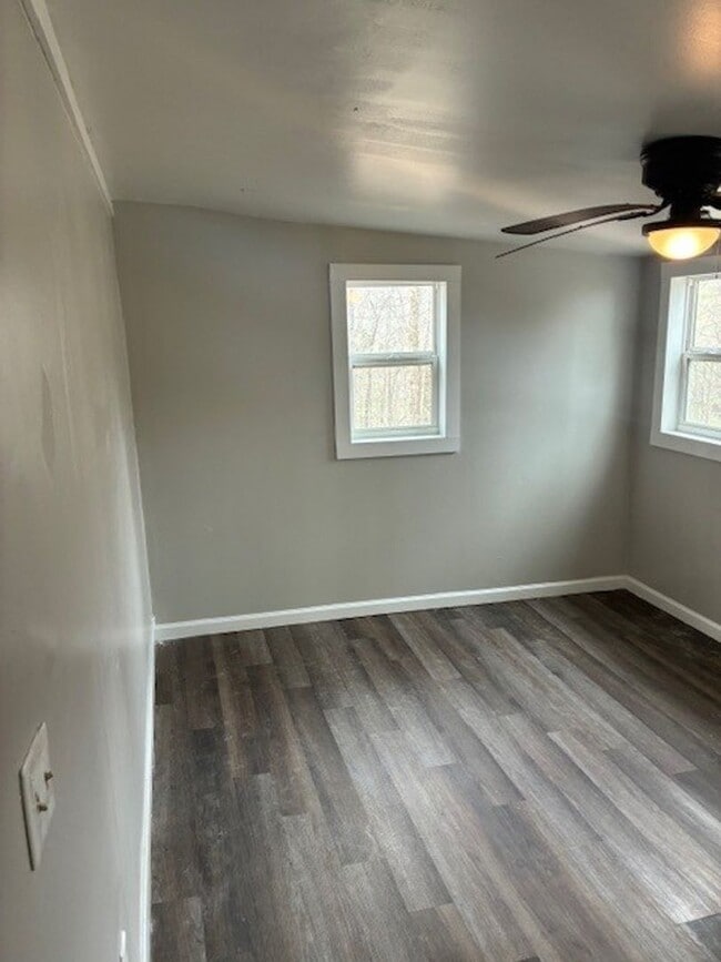 Building Photo - Rustic Country Home on 35 Acres in Bethpage, TN