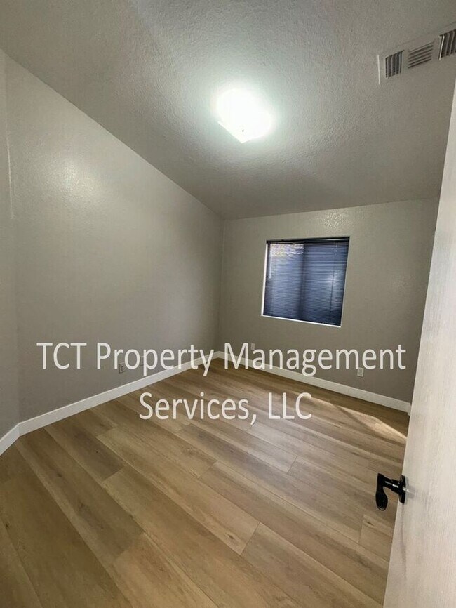 Building Photo - Updated Rent-Ready Home in Gilbert!