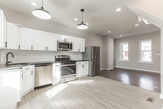 Building Photo - Newly Updated 2 bedroom 1 Bathroom House f...