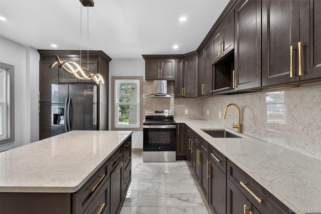 Building Photo - 62 Poplar St