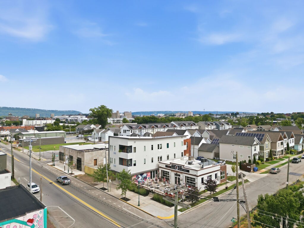 Building Photo - 623 E Main St