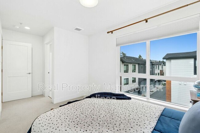 Building Photo - 9635 Thorsk St