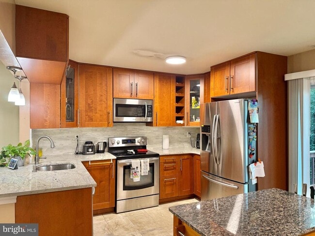 Building Photo - 5500 Woodlawn Manor Ct