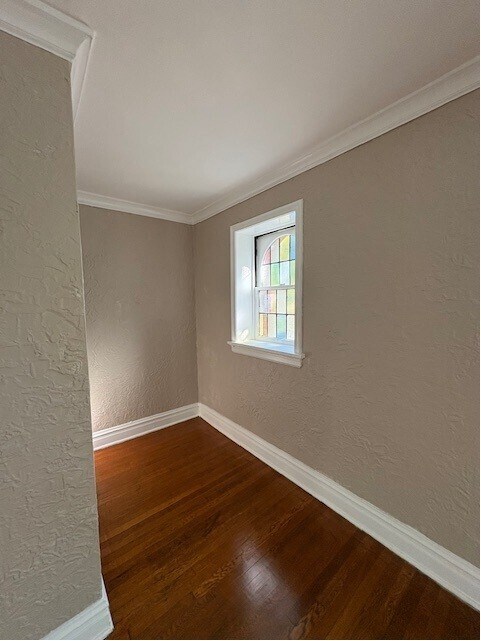 Cozy reading nook with stained glass window - 7141 Tulane Ave