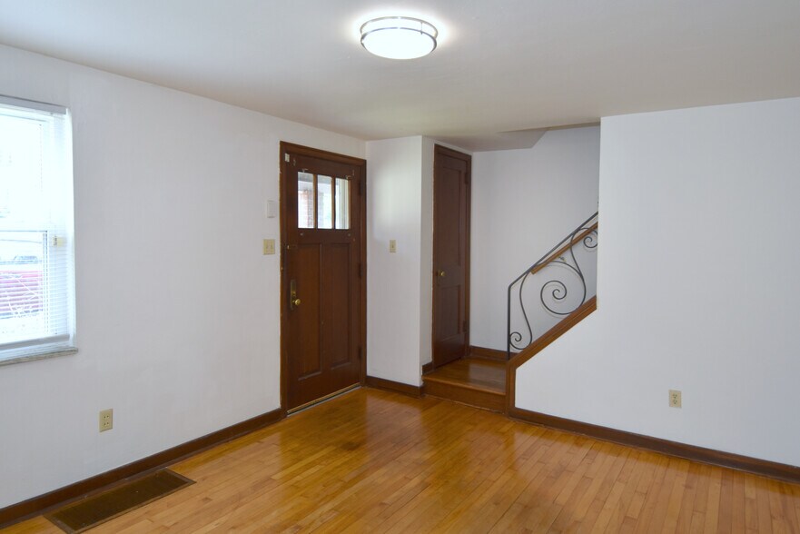Entry & stairs to second level (with coat closet) - 3004 Willett Rd