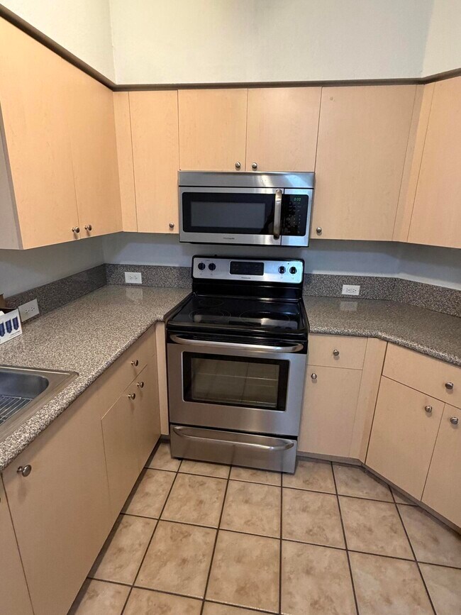 Building Photo - 270 Crestwood Cir