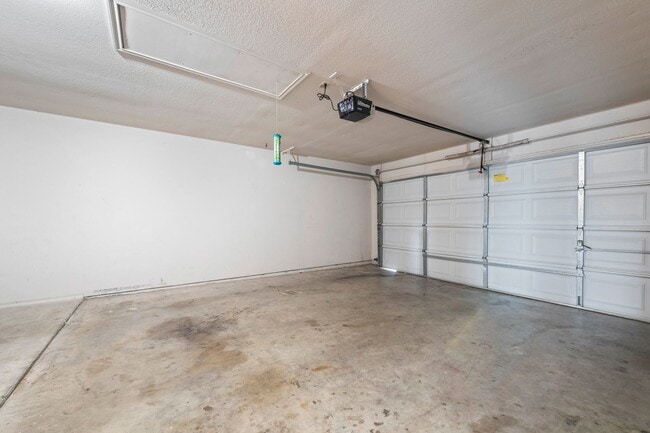 Building Photo - Available NOW!!!! This 3 bedroom, 2 bath, 2 car garage home has no carpet. All flooring is LVP an...