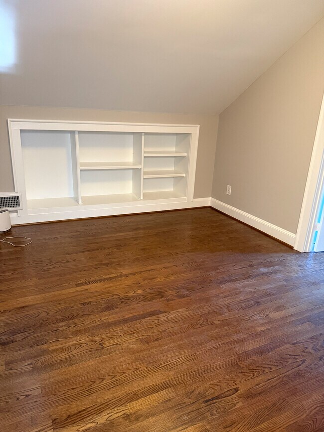 Building Photo - 719 Elmont Dr