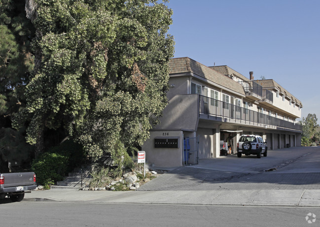 Primary Photo - Poplar Townhomes