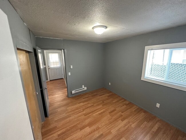 Building Photo - 2415 Eberlein Ave