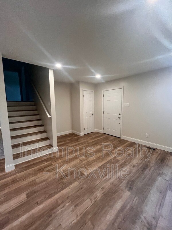 Building Photo - 228 Duzane Dr