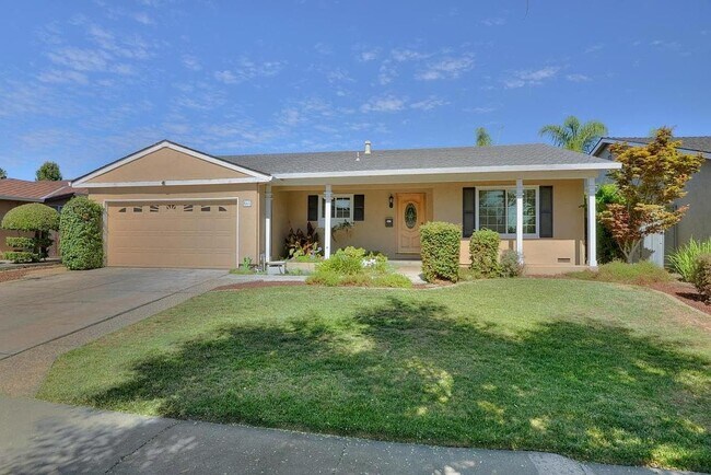 Building Photo - 561 Hyde Park Dr