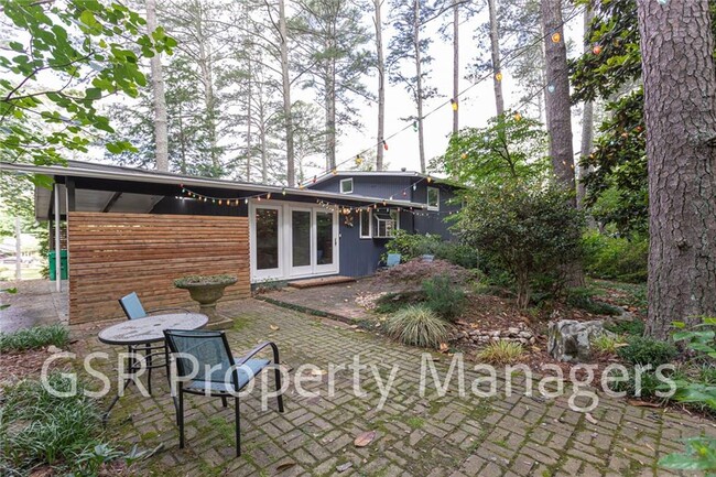 Building Photo - 2026 N Akin Dr NE